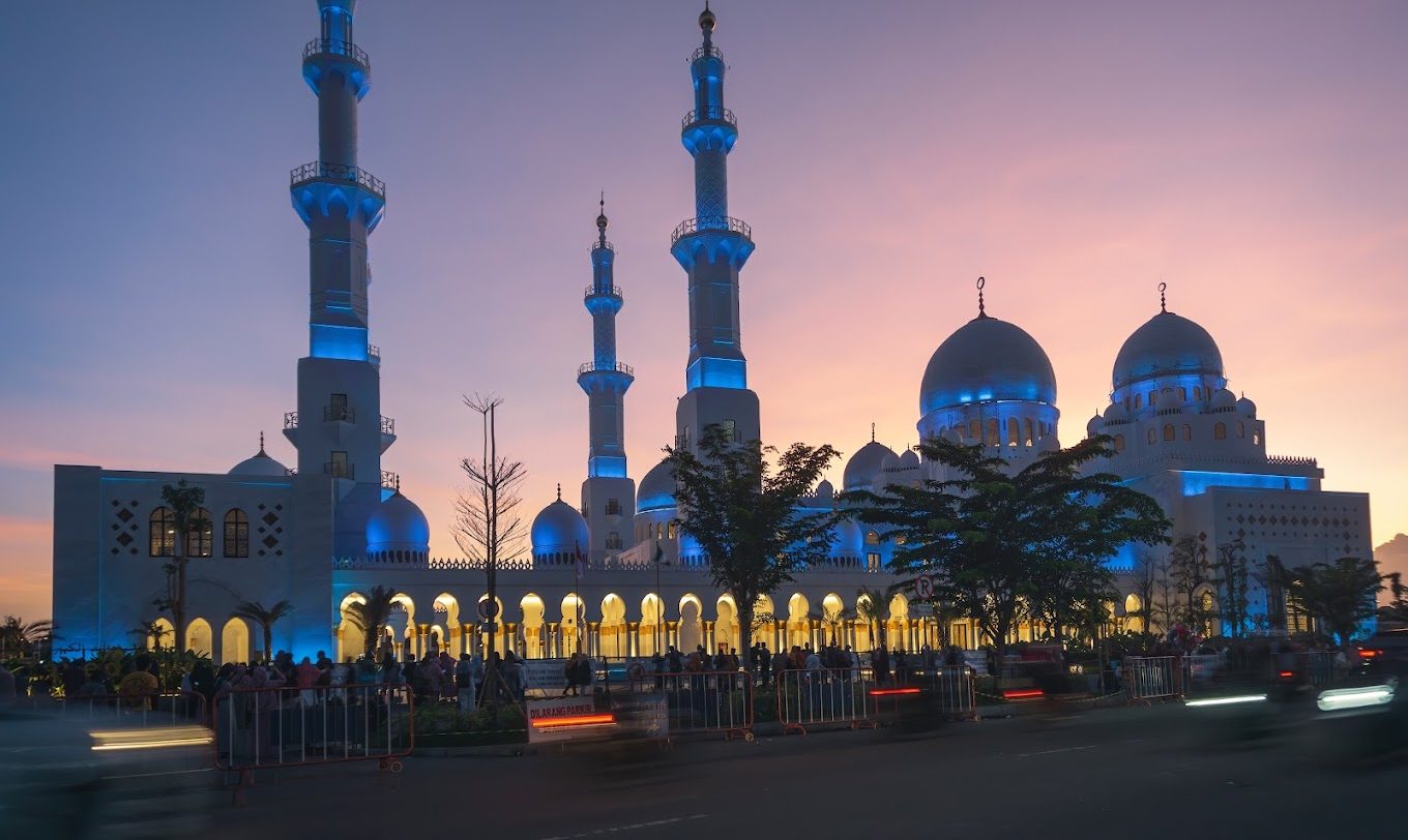 Ini 5 Keistimewaan Masjid Sheikh Zayed Solo, Jawa Tengah