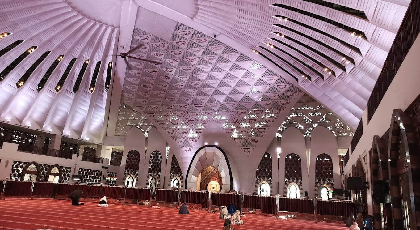 Masjid Raya Padang, Simak Kemegahan Dan Keunikan Masjid Ini!