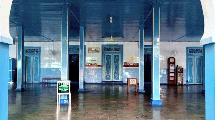 Interior Masjid Al Fatih Solo, Sumber: harapanrakyat.com