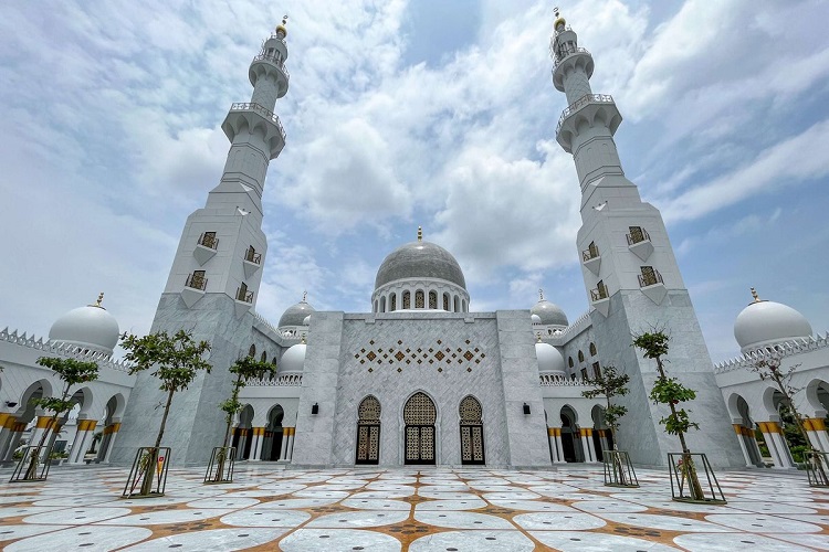 Masjid Syekh Zayed Solo, Sumber: regional.kompas.com