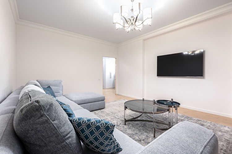 Sesuaikan ukuran furniture dengan ruangan, Sumber: pexels.com